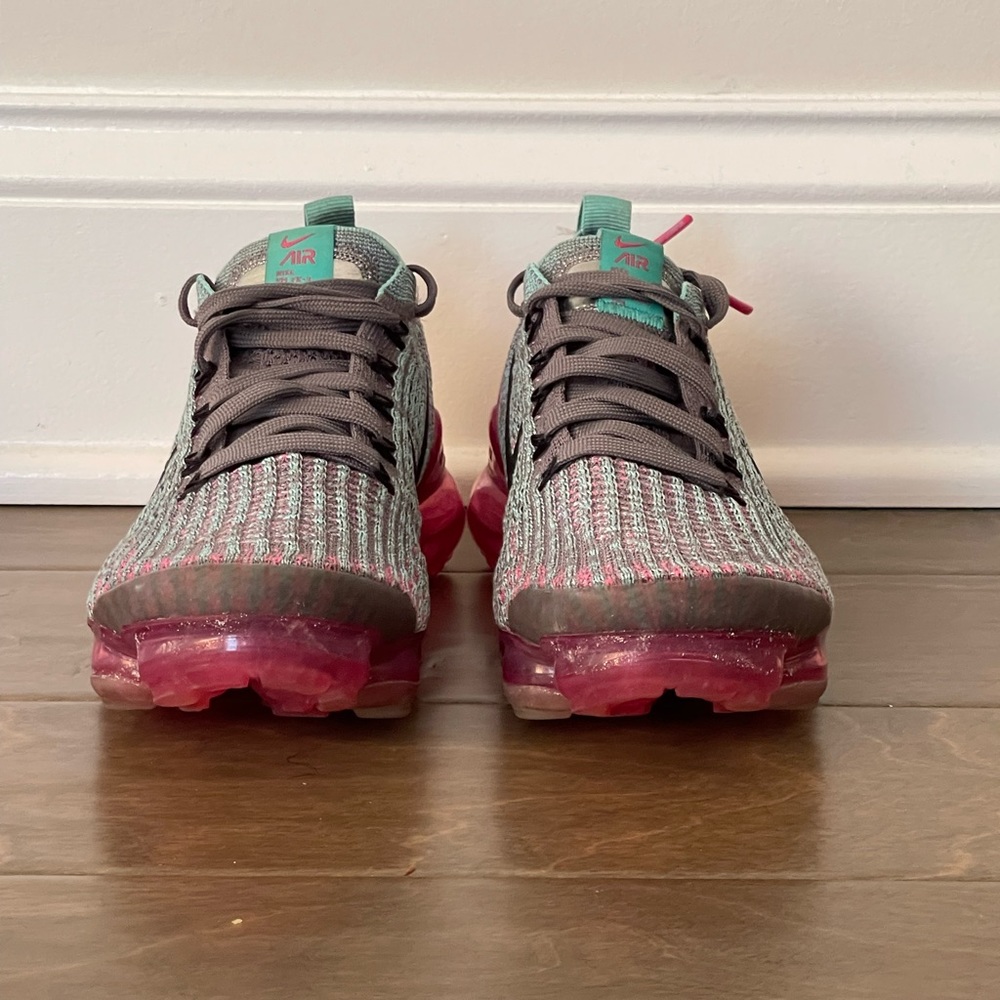 Nike Vapormax size 7 teal.